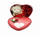 جعبه  قلبی به همراه گل و خرس